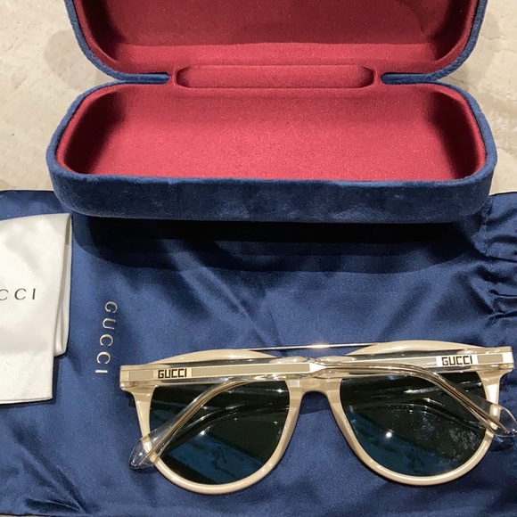 Unisex Gucci Sunglasses - Picture 2 of 3